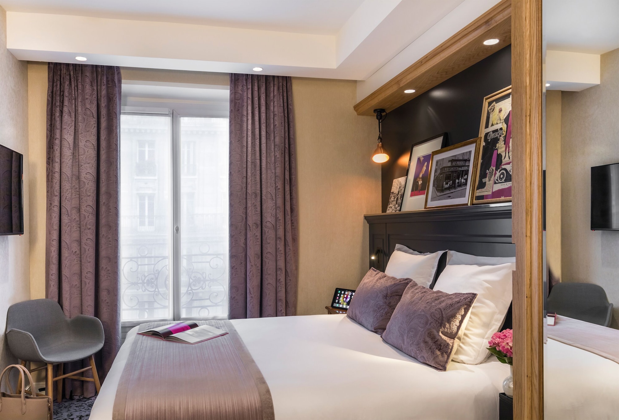 CLASSIC, DOUBLE BED, CITY VIEW