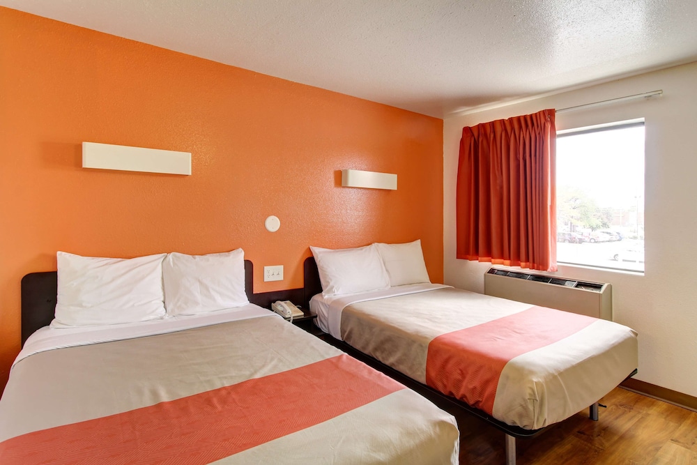 Motel6 Amherst, OH - Cleveland West - Lorain 16/41