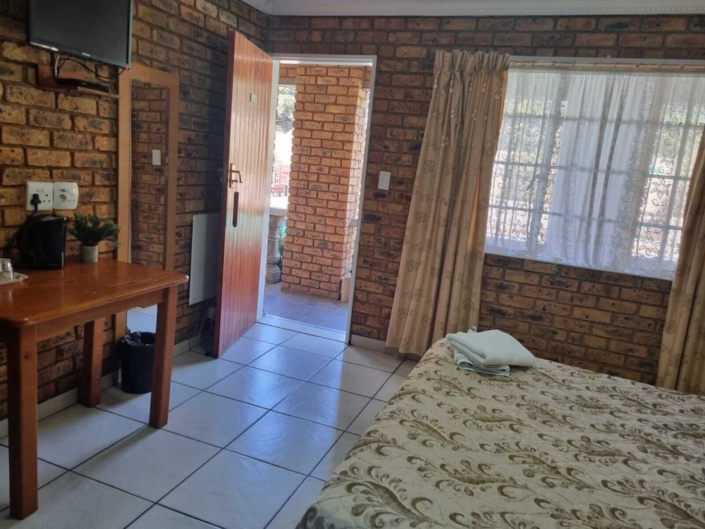 Emerald Guesthouse 26/70
