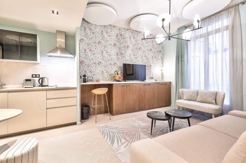 Hotel 33 Marbeuf 30/50