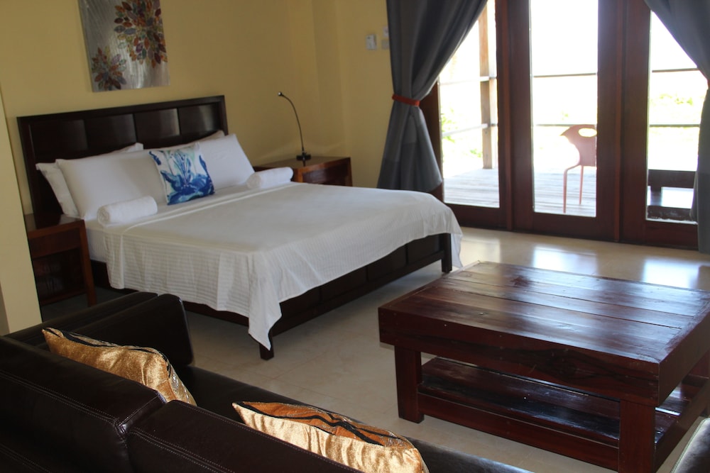 Reef Beach Resort 18/69
