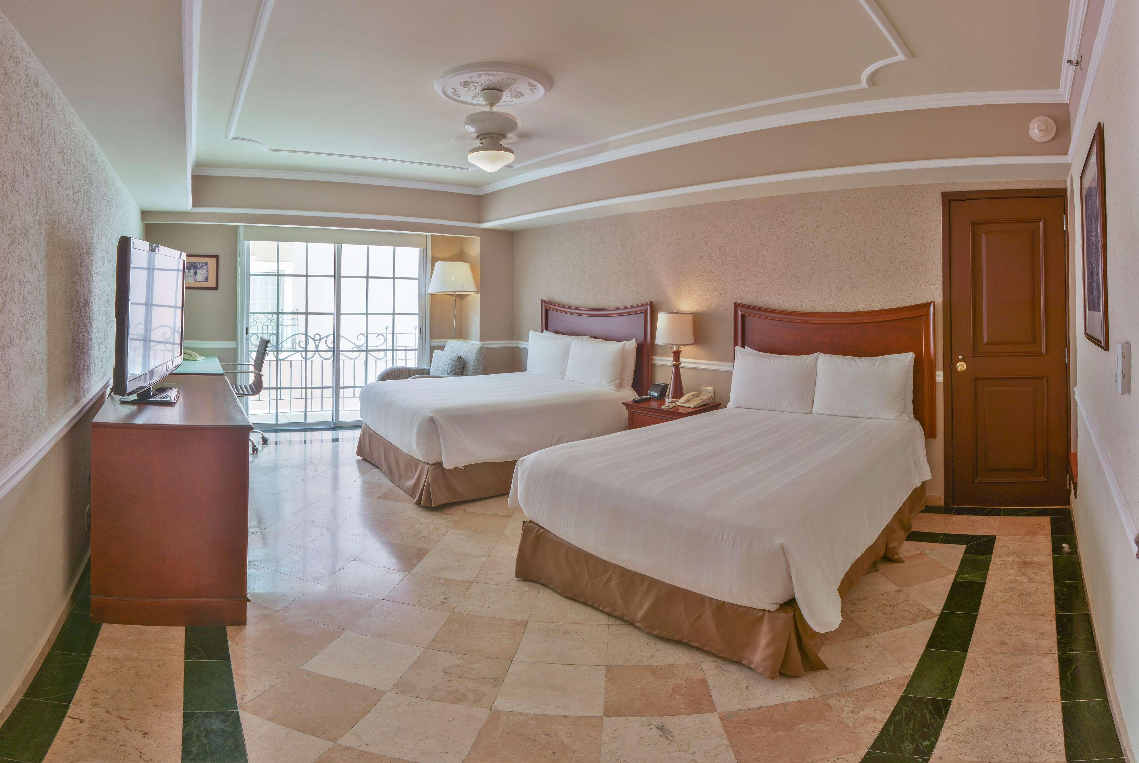DESIGN, COLONIAL, 2 DOUBLE BEDS, EXECUTIVE LEVEL
