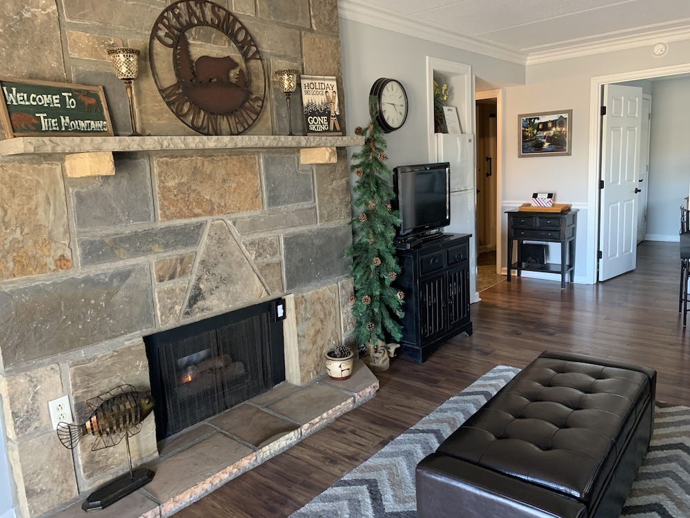 Olde Gatlinburg Rentals 8/50