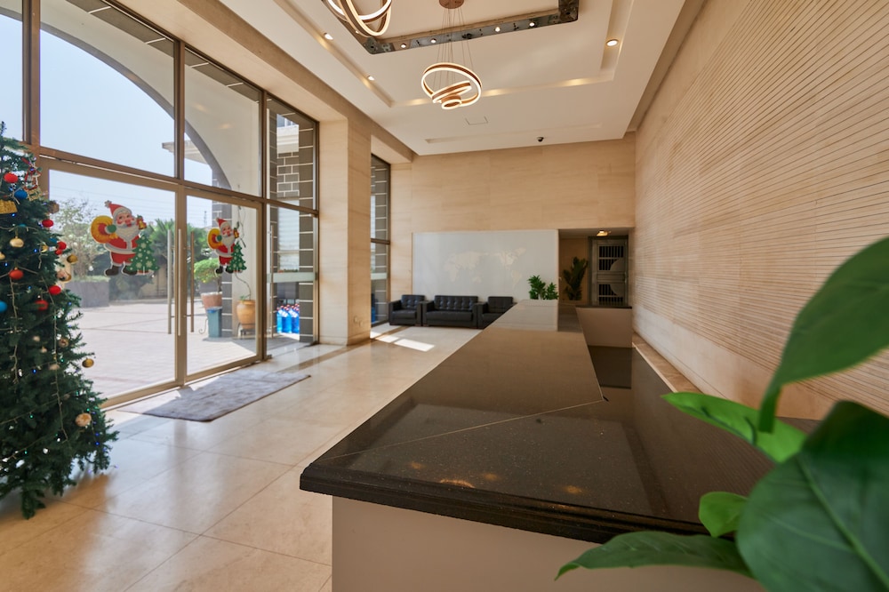 Chateau Towers Hotel Apartment 10/33