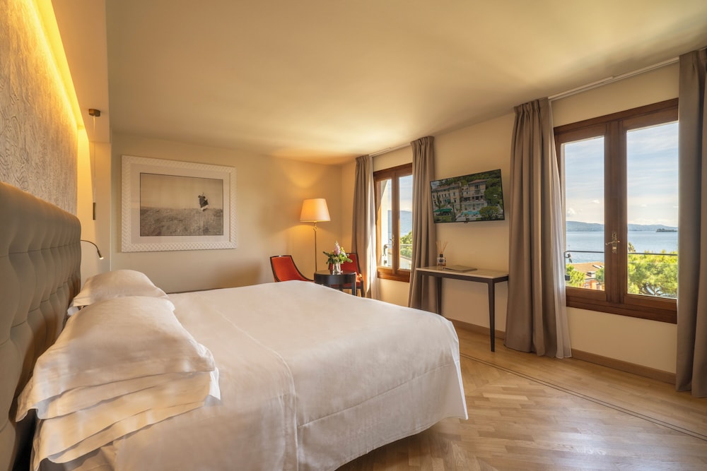 JUNIOR, DOUBLE BED, LAKE SIDE