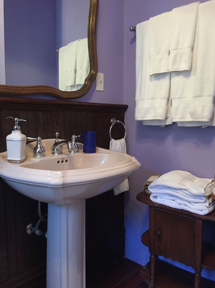 Amethyst Garden Inn 22/62
