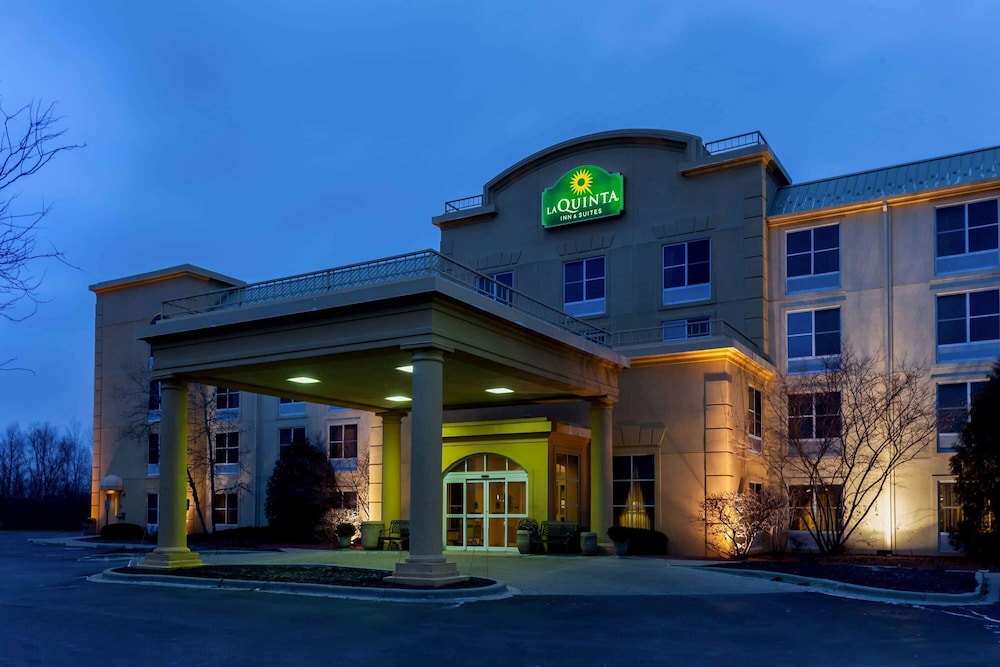 La Quinta Inn & Suites by Wyndham Milwaukee SW New Berlin 1/38