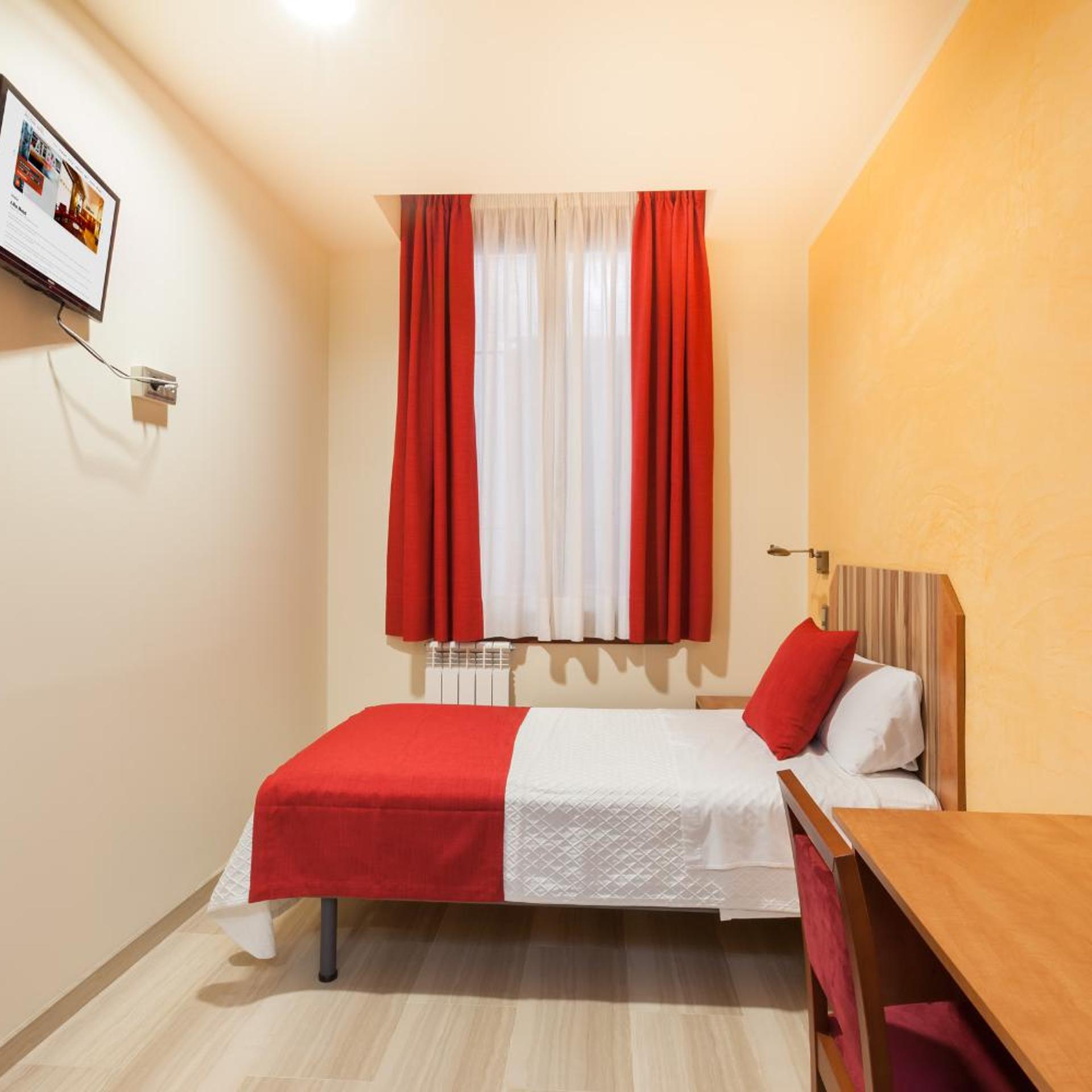 ROOM, SINGLE