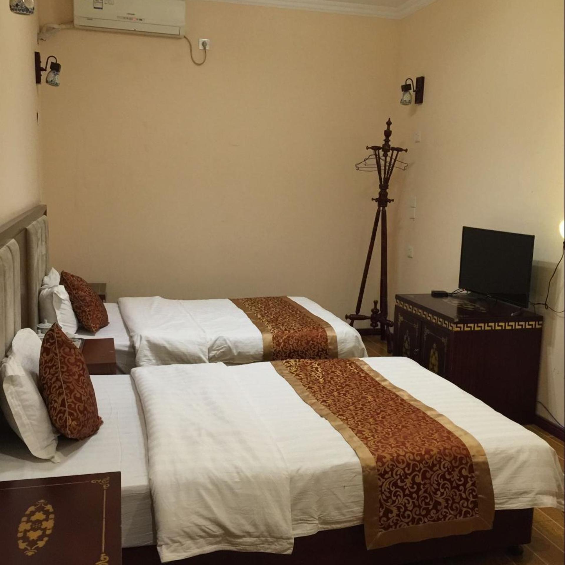 Holly Hostel 25/50