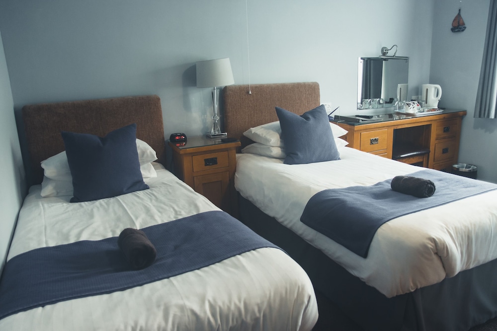Pinewood B&amp;B 12/50