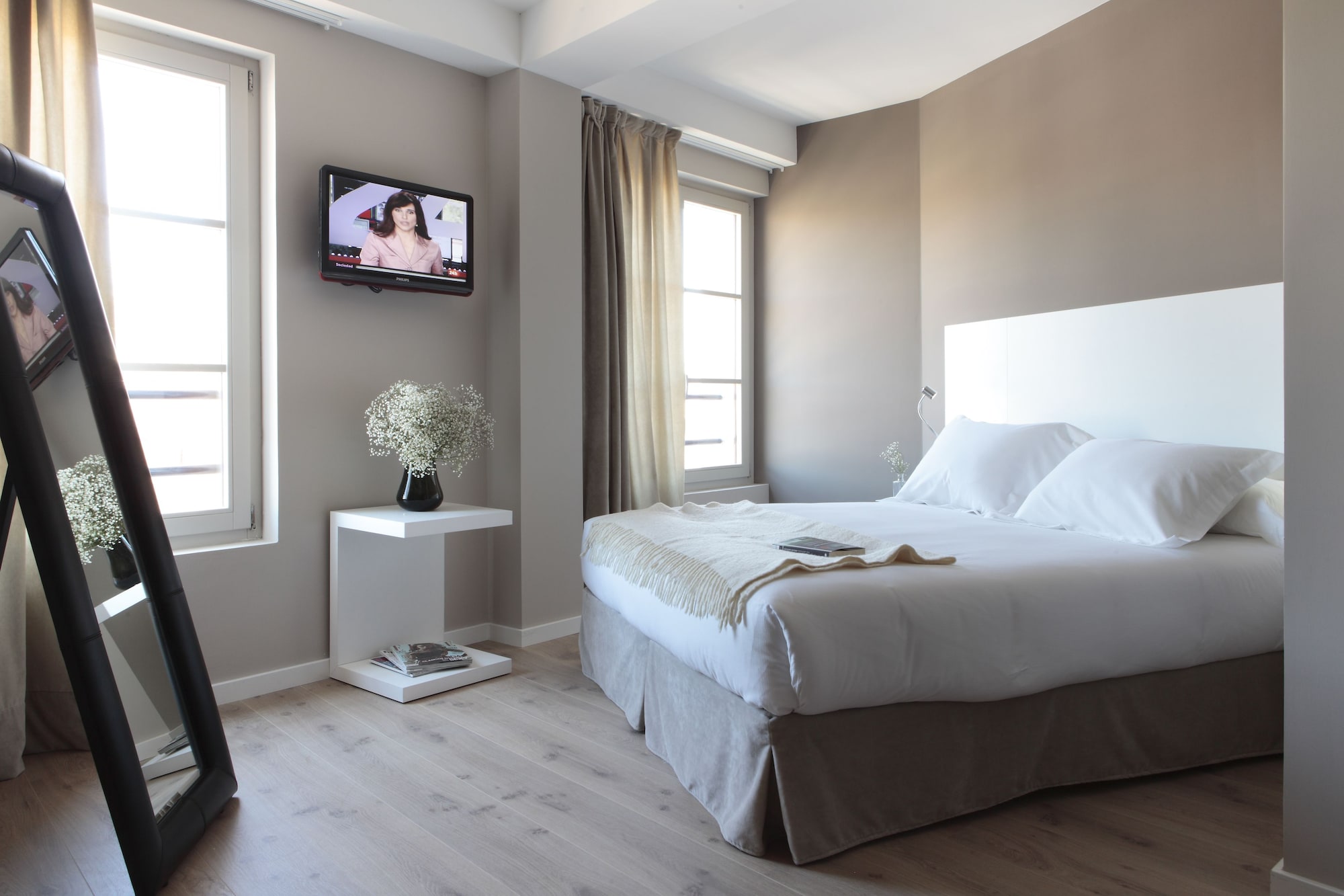 PLUS, LOFT, QUEEN BED, SOFA