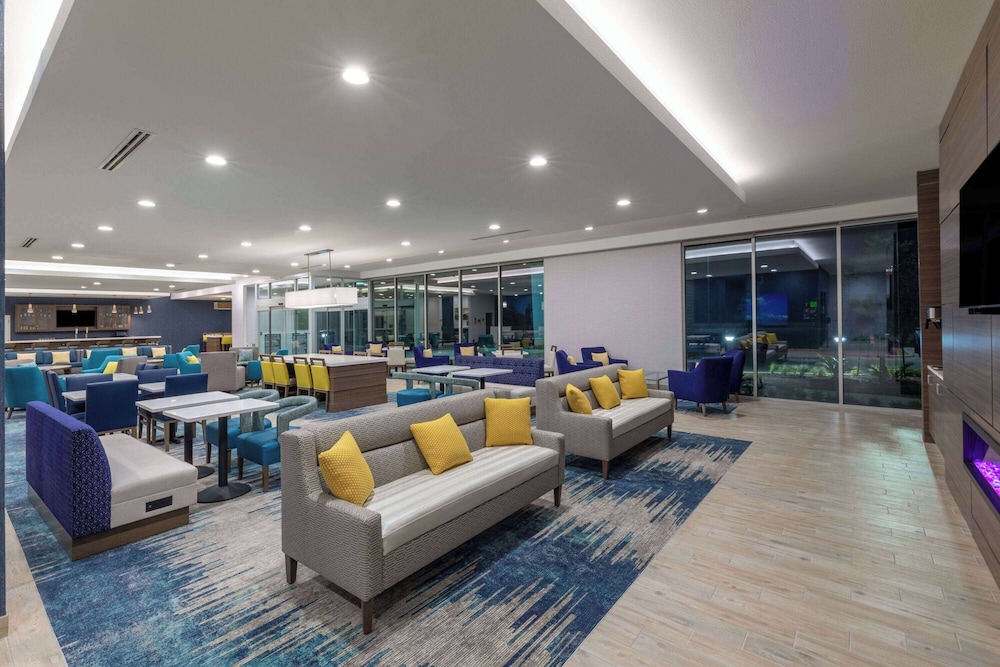 La Quinta Inn and Suites by Wyndham Round Rock East 26/43