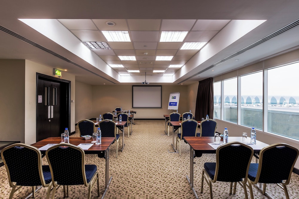 Holiday Inn Express Dubai Airport 37/44