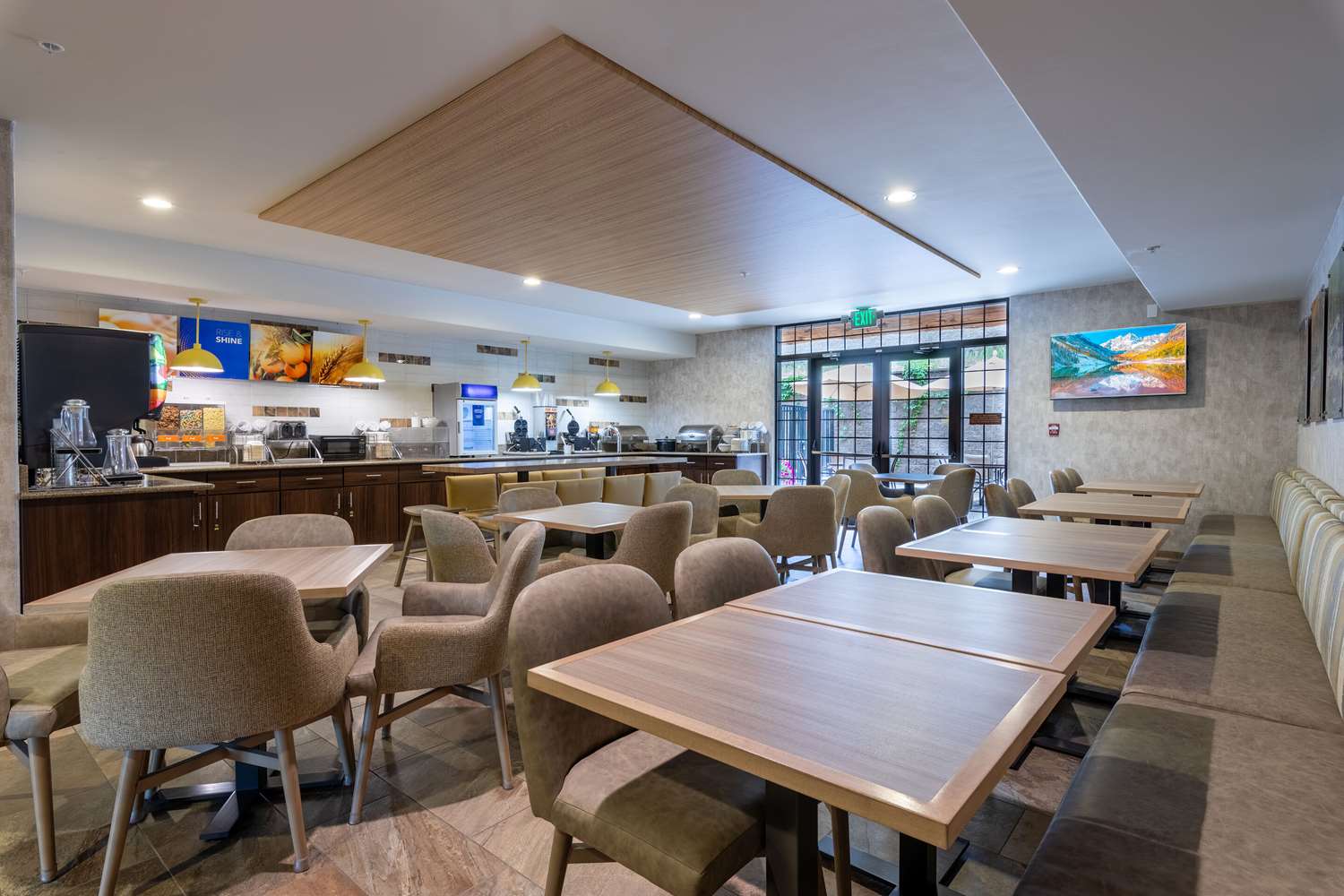 Comfort Suites At Evergreen Parkway 44/48