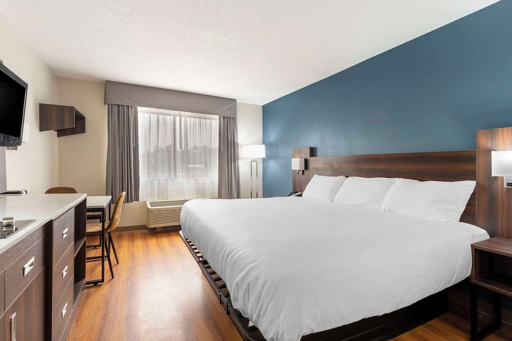Efficiency, King Bed, Accessible