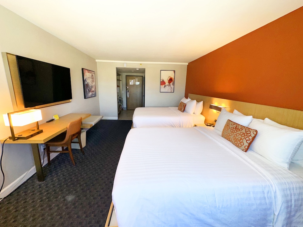 غرفة بسريرين كوين، Lincoln Hotel Monterey Park Los Angeles 5/10