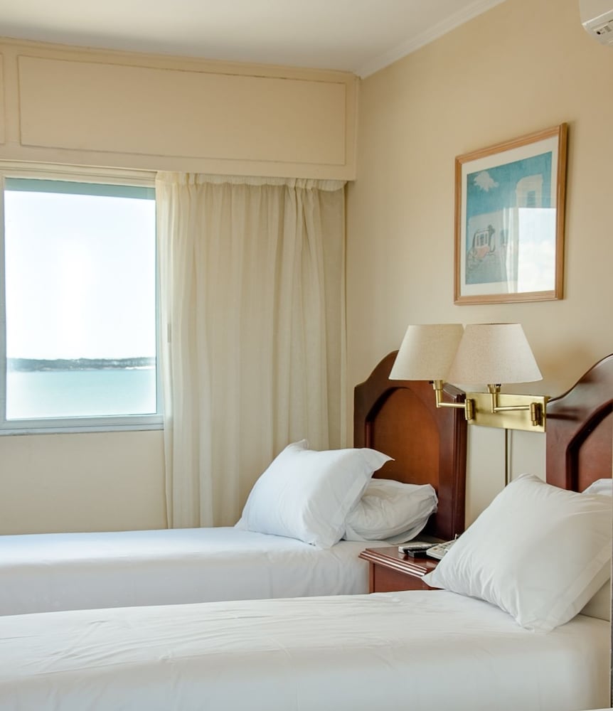 Sunset Beach Hotel 23/68
