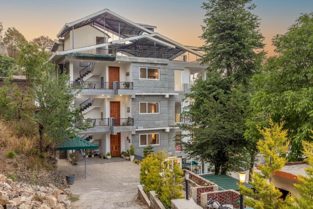 Alaya Stays By Elivaas Livelife - Kasauli 1/13