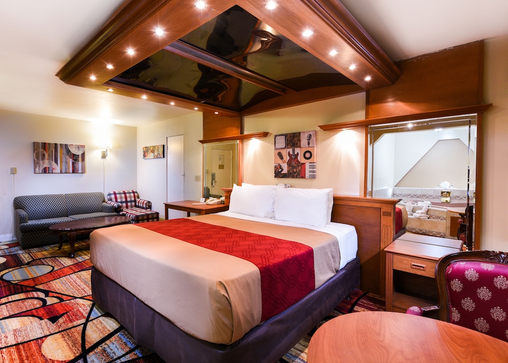 SUITE, KING BED