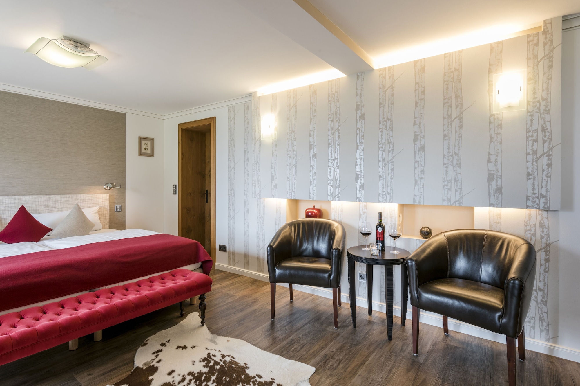 1 Bedroom, Junior Suite, King Bed, Lake View
