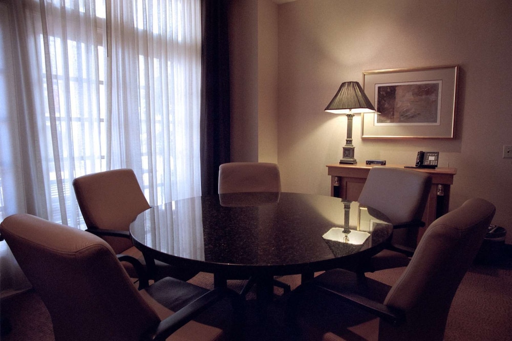 DOUBLETREE BY HILTON HOTEL CHARLOTTE 63/76
