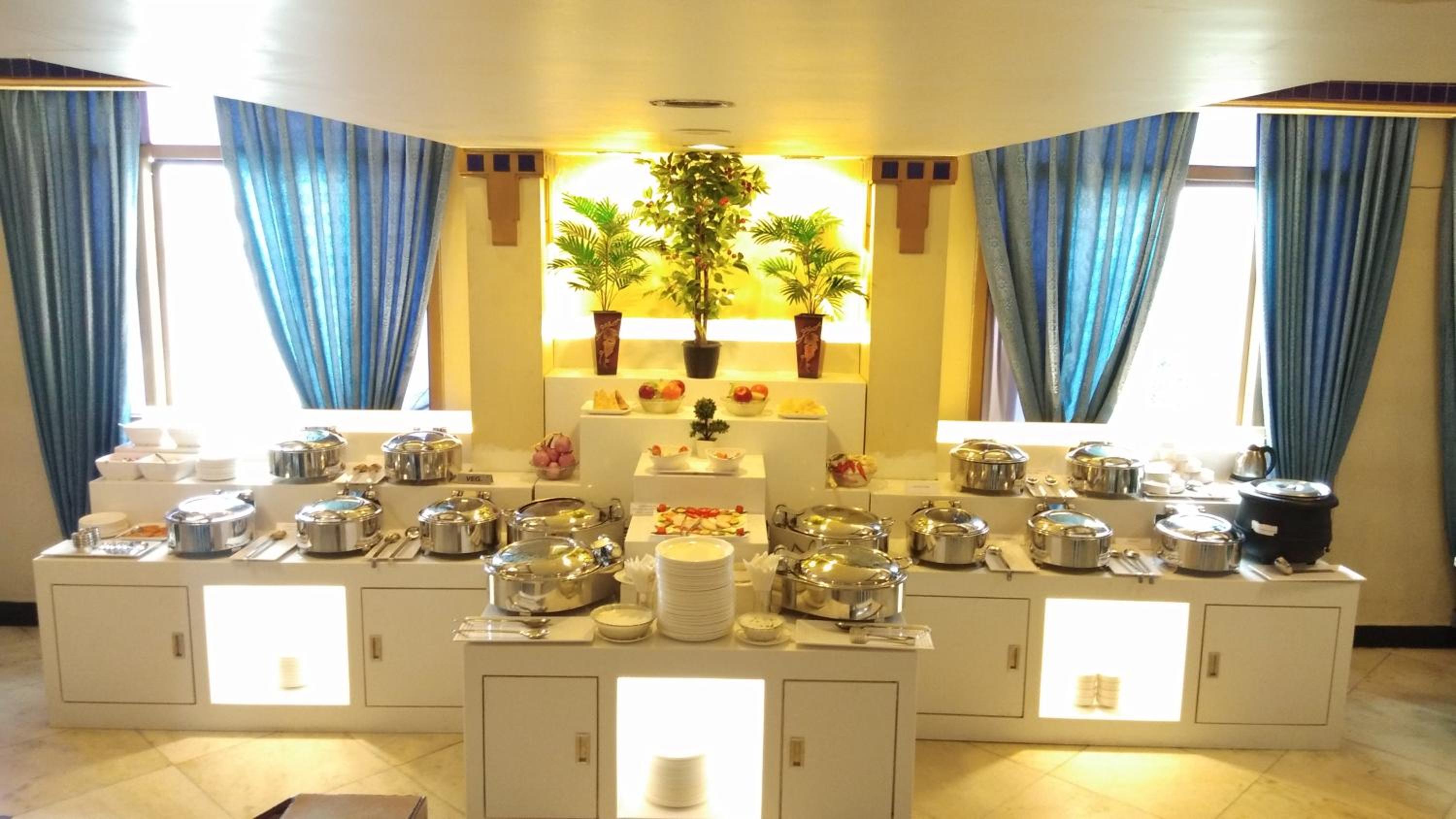 ROYAL FORT HOTEL 27/32