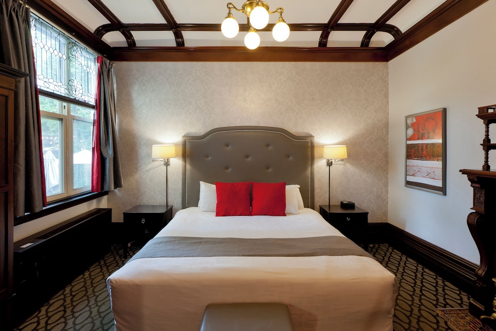 جناح بسرير كينج مع أريكة بمنطقة جلوس، Idlewyld Inn & Spa, WorldHotels Crafted 2/4