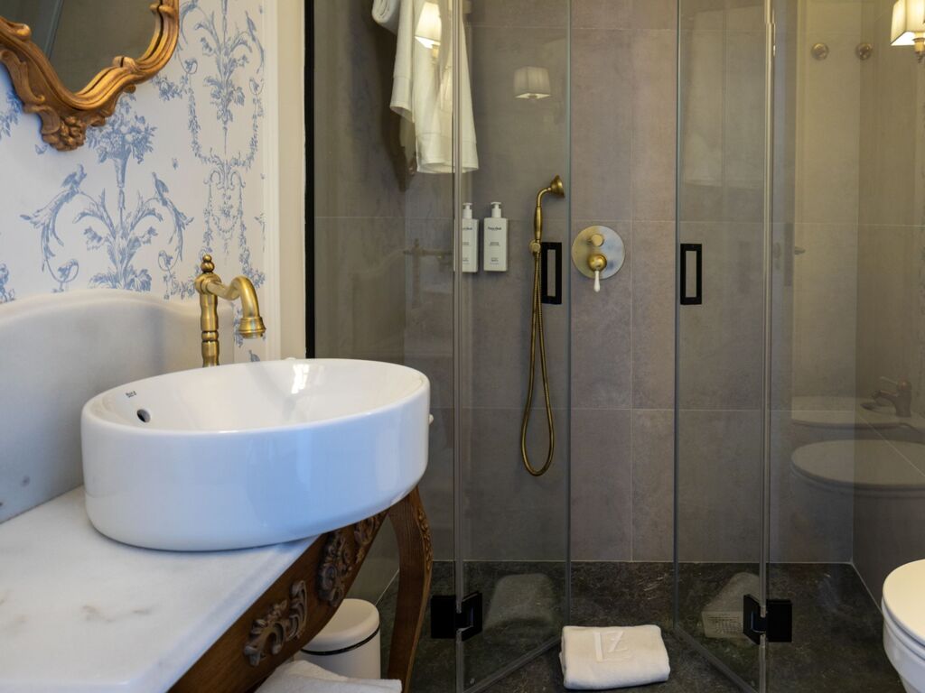 غرفة تنفيذية بسرير مزدوج أو سريرين منفصلين بإطلالة على البحر، Hotel Luze Boutique San Sebastian 4/4