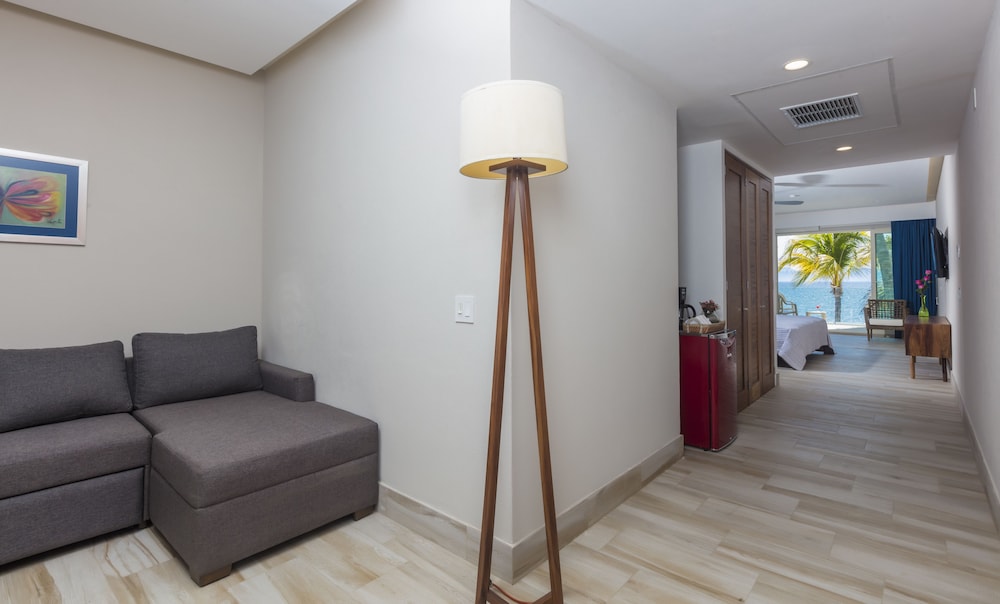 Vista Vallarta All Suites on the Beach 47/75