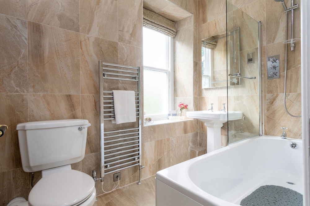 Afon Rhaiadr Country House 48/50