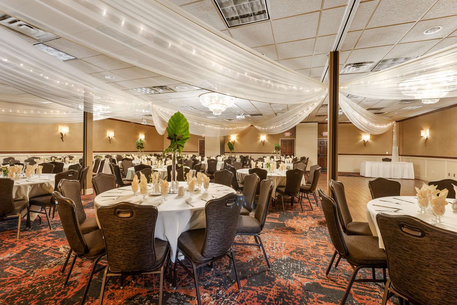 Best Western Plus White Bear Country Inn 37/47