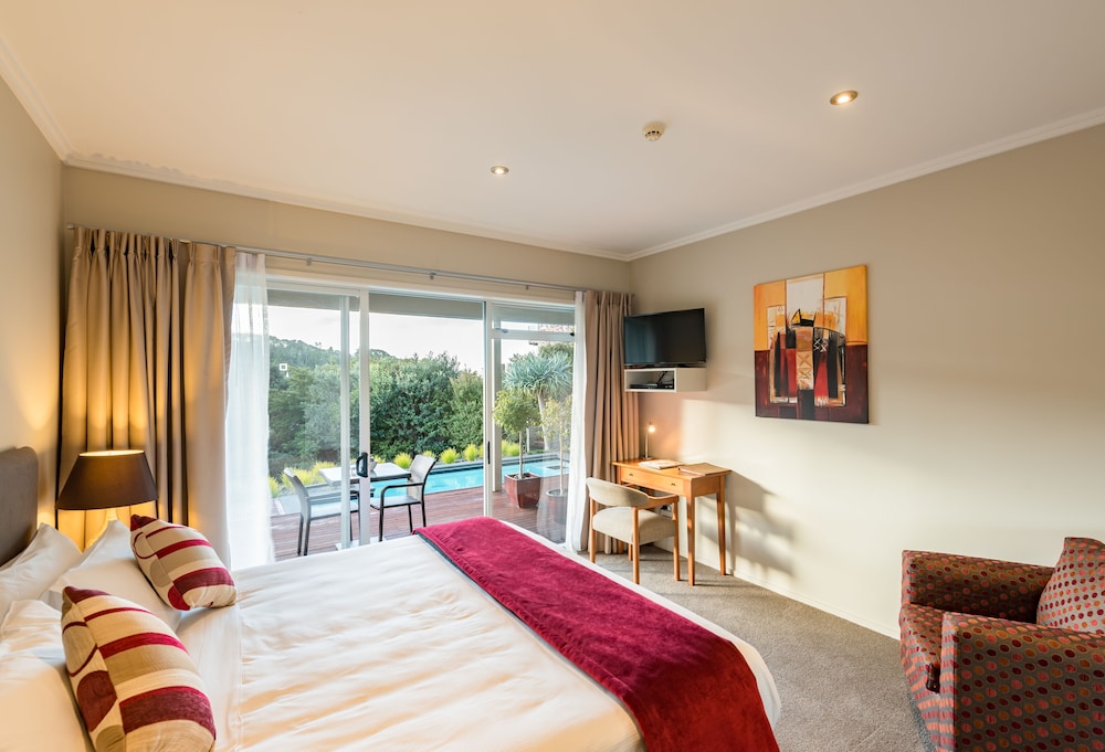 Decks of Paihia 18/44