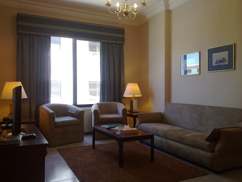 Crystal Suites 9/25