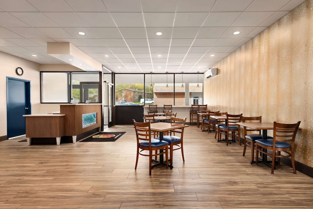 Super 8 By Wyndham Liverpool Syracuse North Airport 14/24