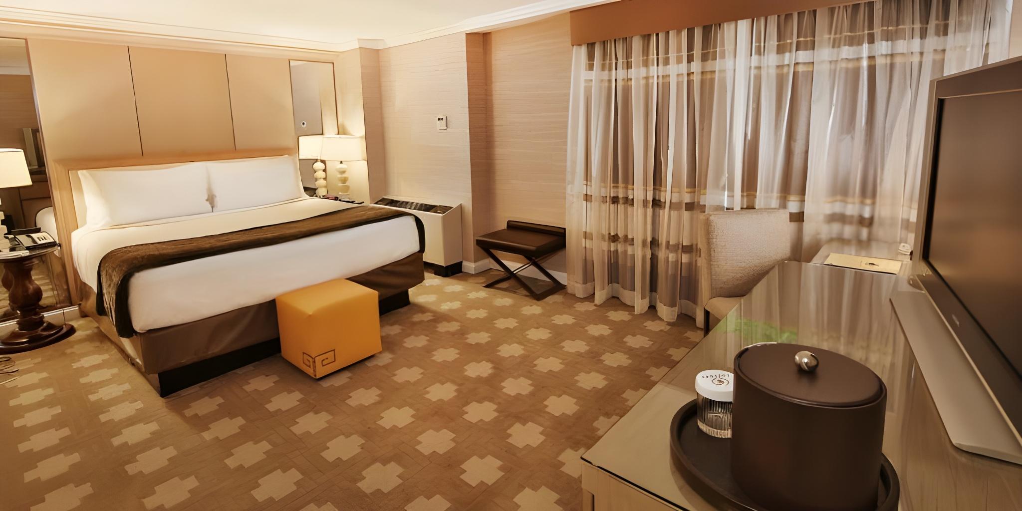 Neptune, Junior Suite, King Bed, Forum Tower