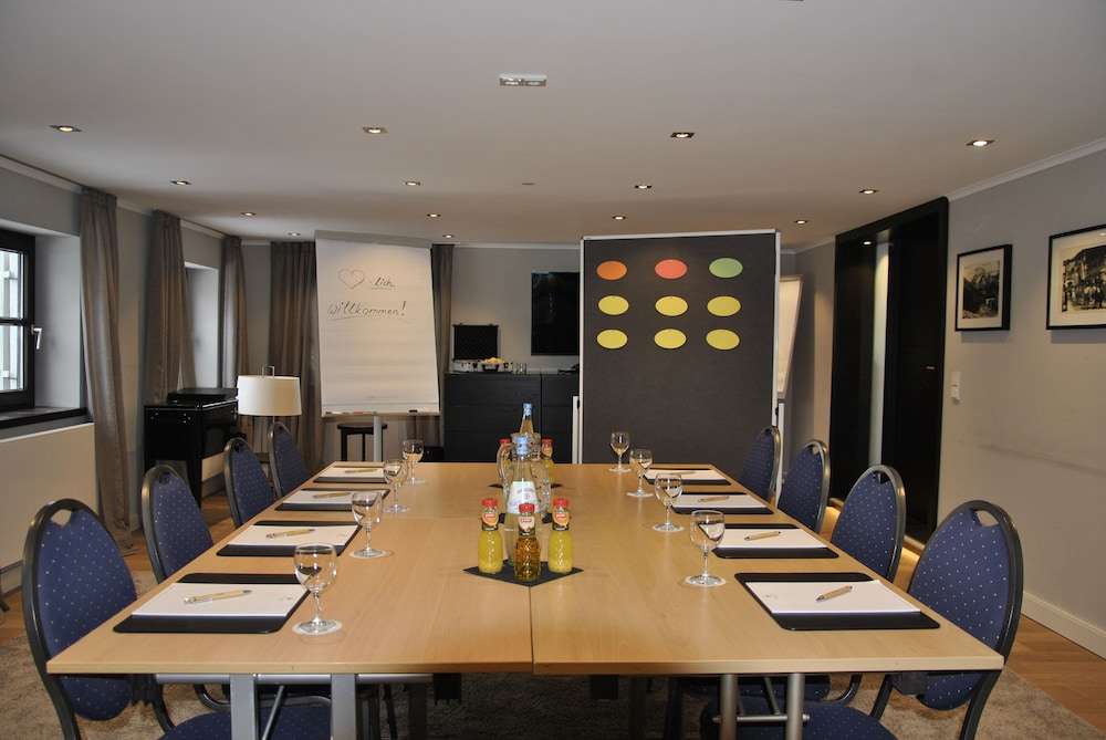 Hotel Bayerischer Hof Kur- & Sporthotel 41/50