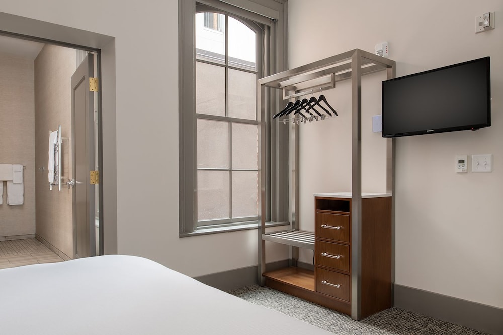 Harlow Hotel 24/53