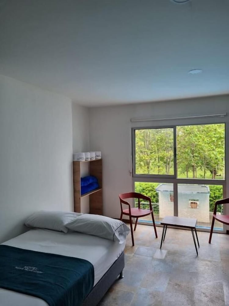 Hotel Puerto Triunfo 10/16