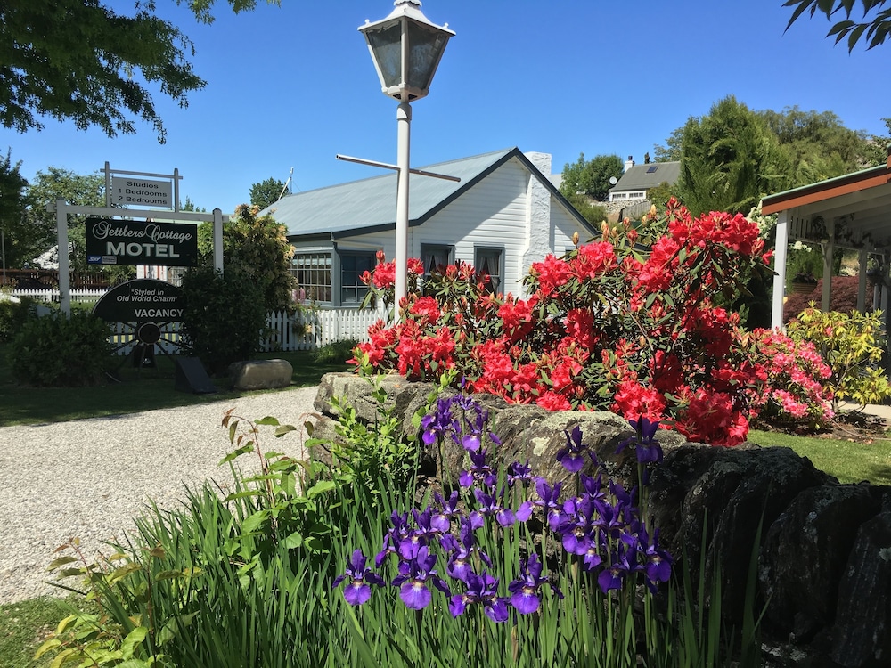 Settlers Cottage Motel 53/64