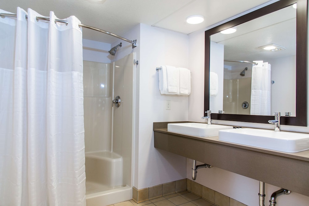 Country Inn and Suites By Radisson Milwaukee West Brookfield Wi 4/42