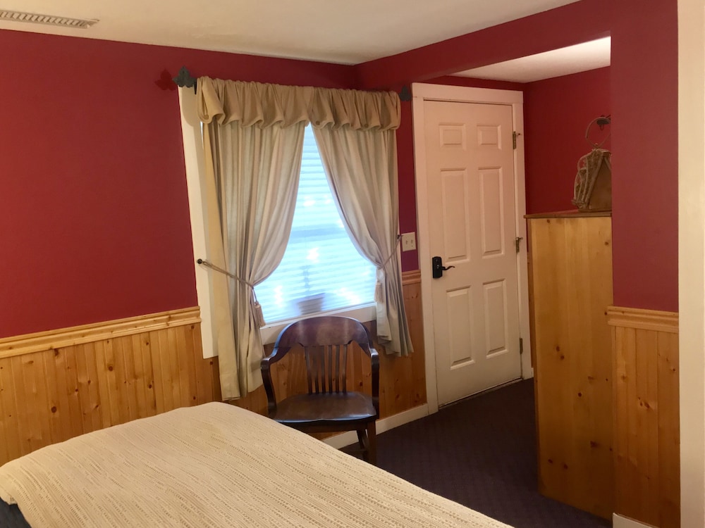 Arden Forest Inn 10/72
