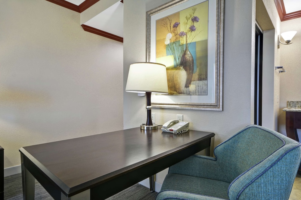Hampton Inn and Suites Corpus Christi I-37 Navigation Blvd 29/48