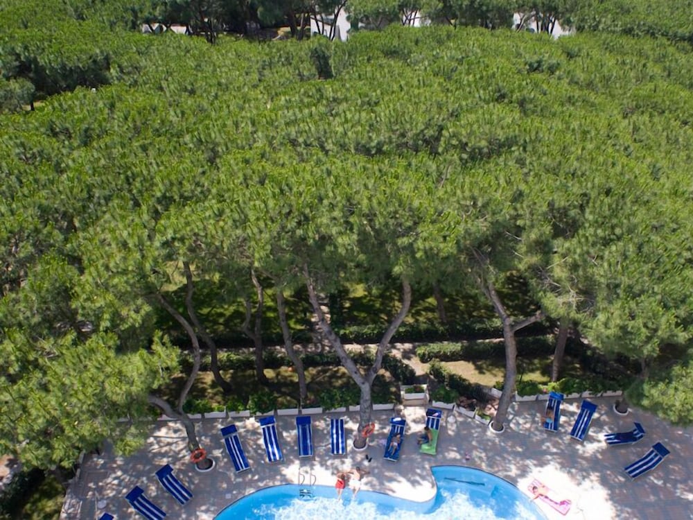 Giulivo Hotel Village 40/50