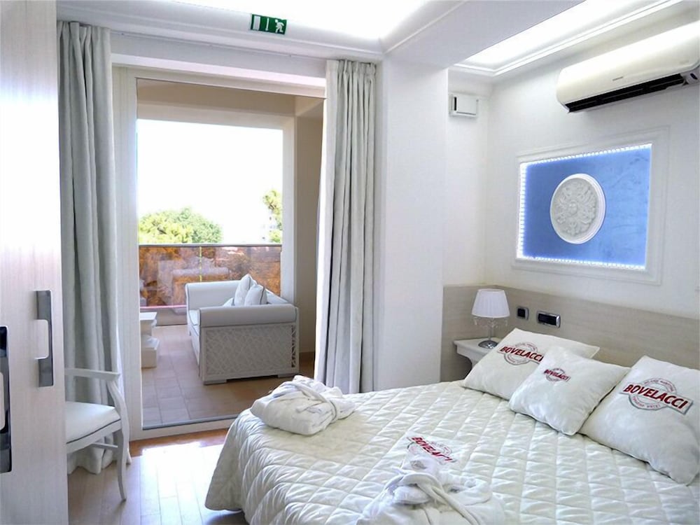 PARADISO HOTEL BOVELACCI 24/68