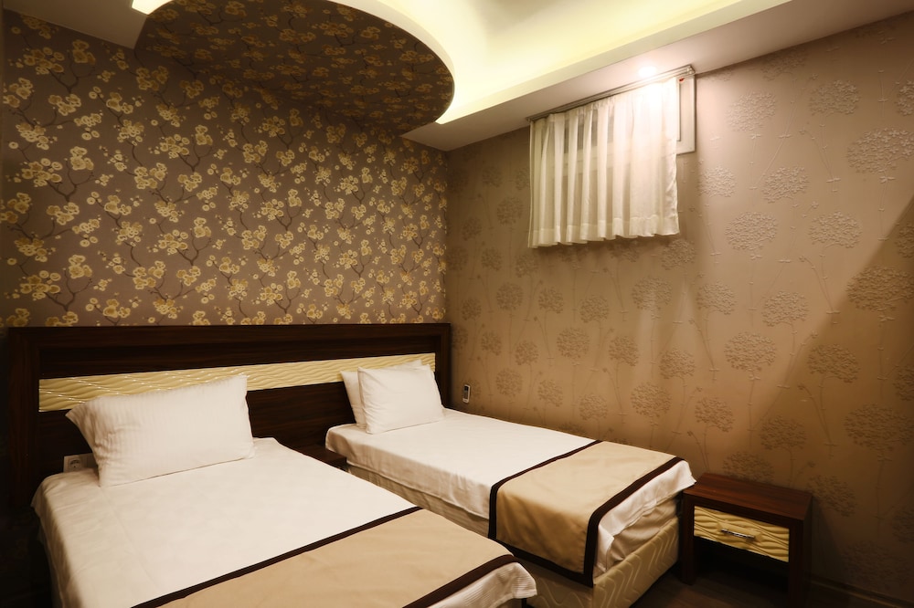 Azd House Hotel 4/50