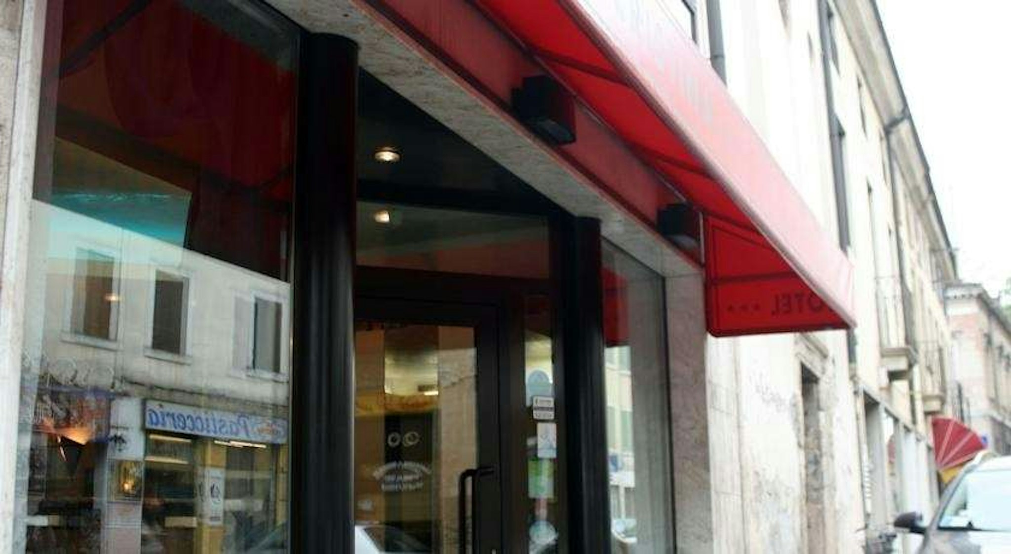 Cristina Hotel 2/40