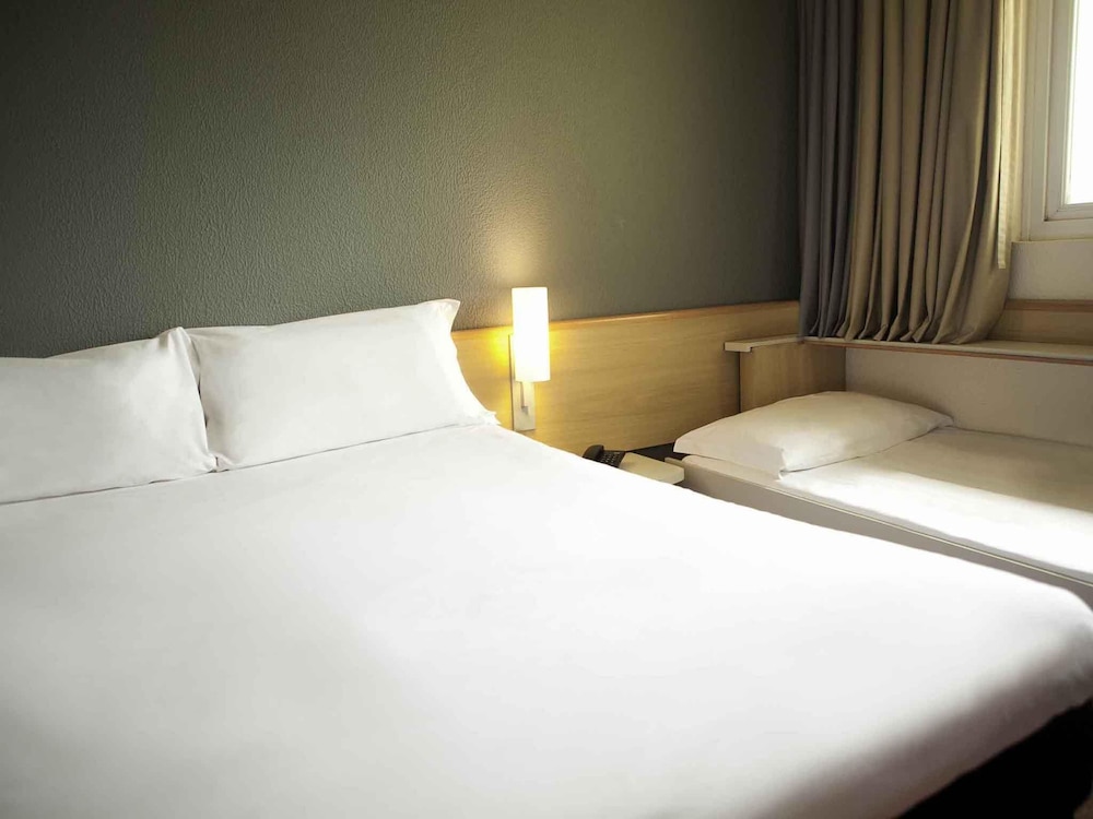 Standard, 1 Double and 1 Single Bed, with Child Extra Bed
