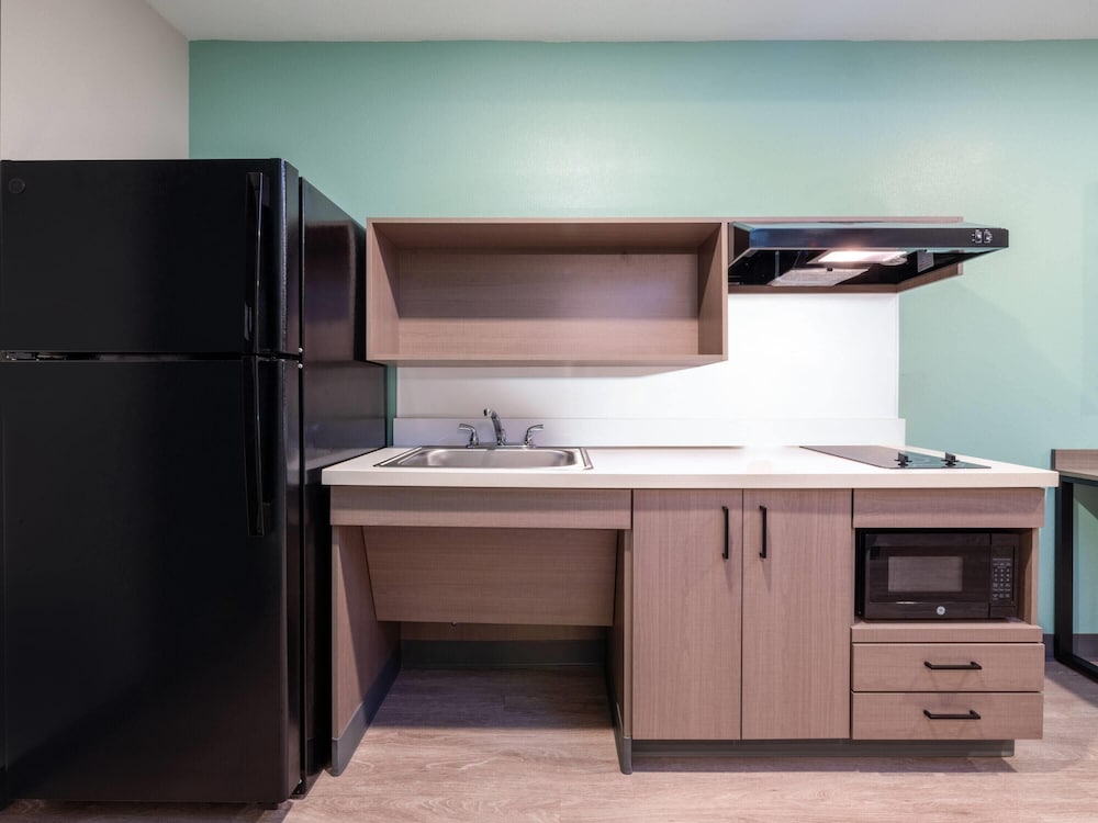 ECHO Suites Extended Stay by Wyndham Springfield Airport PLZ 42/49