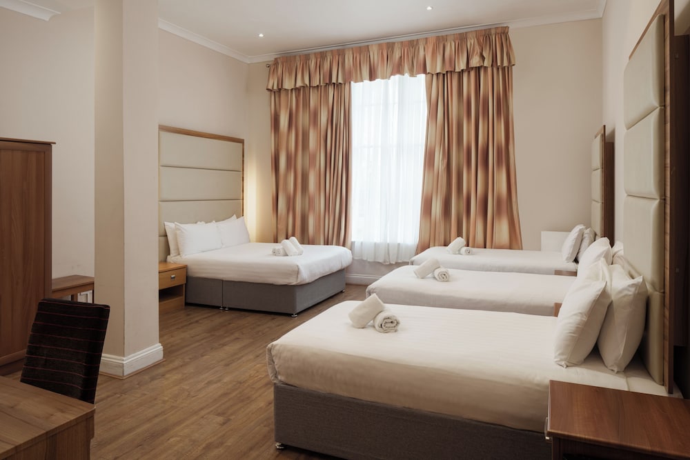 Royal Eagle Hotel 40/66