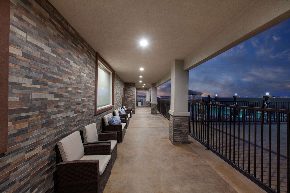 Hawthorn Suites By Wyndham Odessa 14/17
